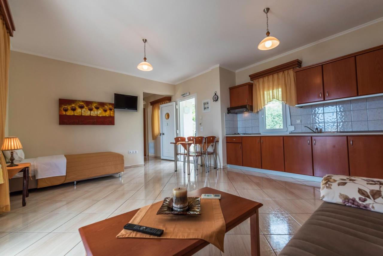 Anna Apartments Chrisi Ammoudia Esterno foto