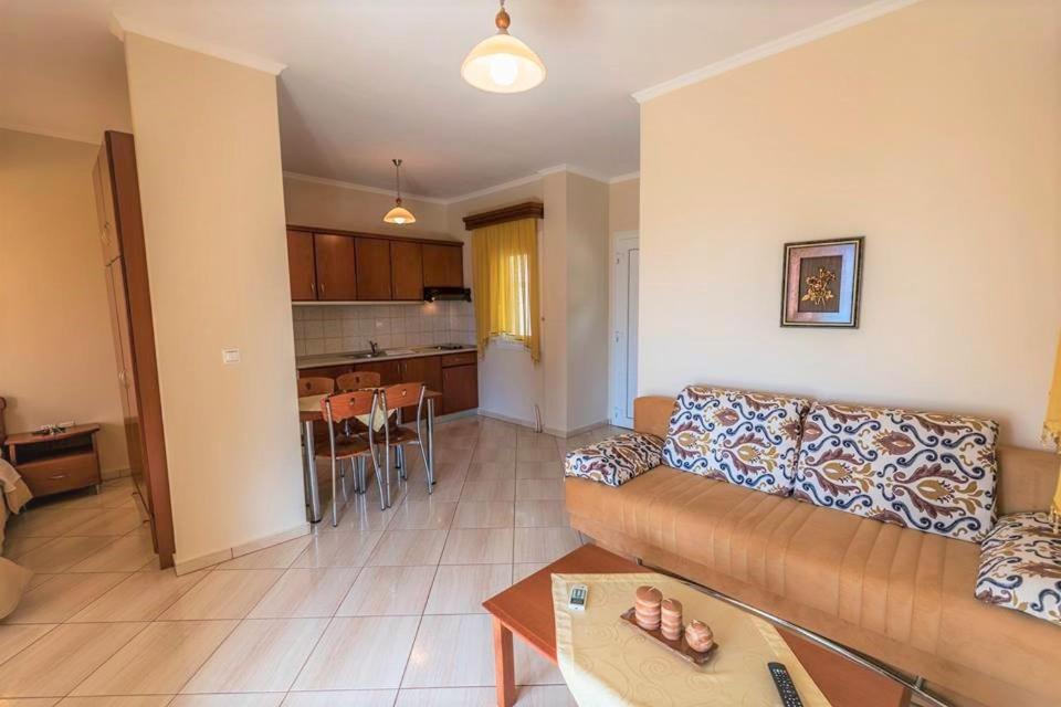 Anna Apartments Chrisi Ammoudia Esterno foto