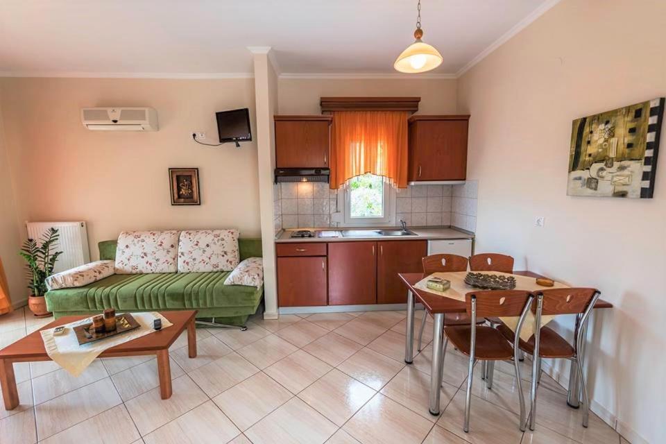 Anna Apartments Chrisi Ammoudia Esterno foto