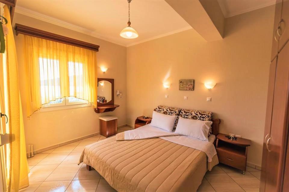 Anna Apartments Chrisi Ammoudia Esterno foto
